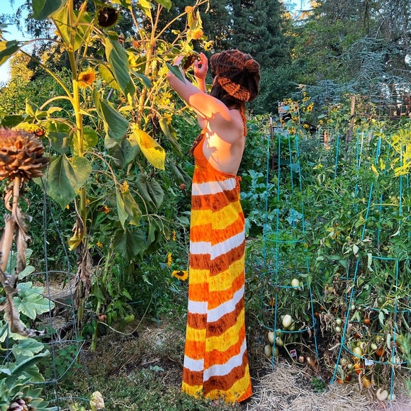 1970s High Tide Sunset Crochet Halter Neck Maxi - Picture 2 of 9